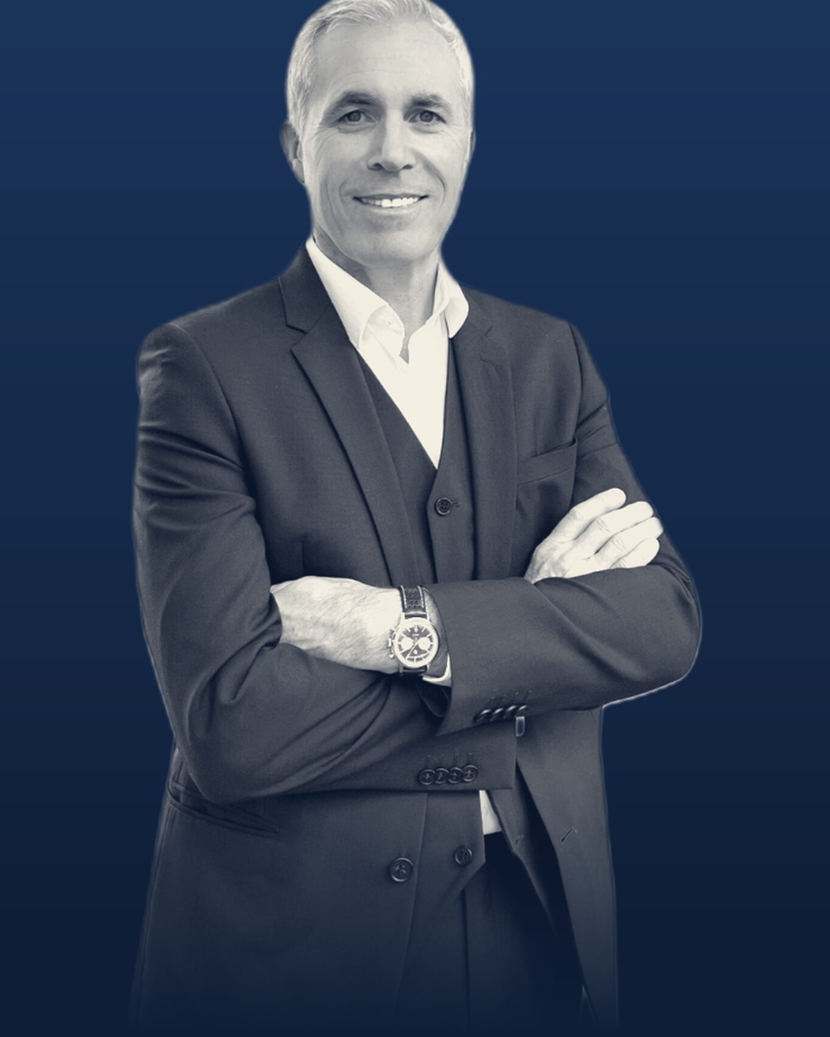 Portrait de Franck David, bras croisés